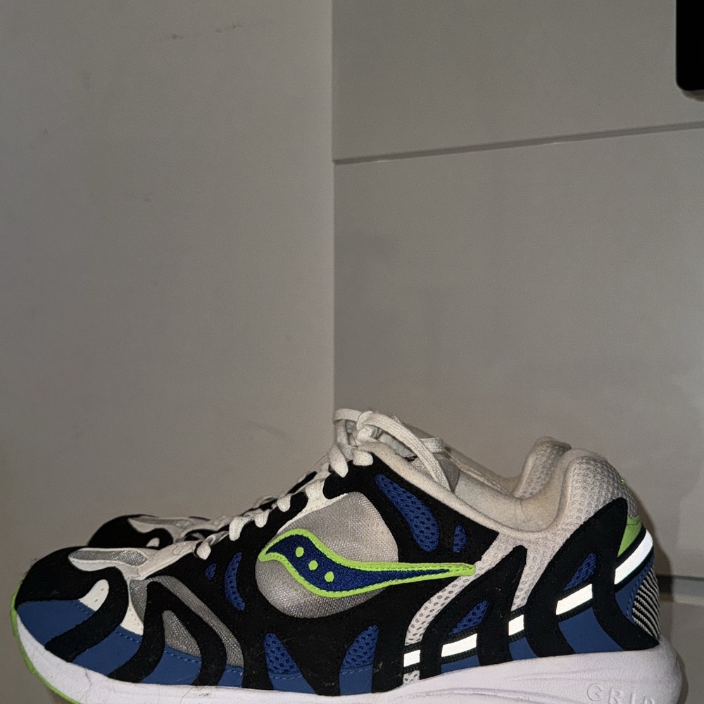 Saucony grid size 10 men’s (used)